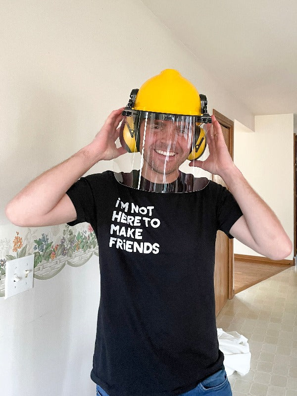 I'm Not Here To Make Friends - Short Sleeve T-Shirt